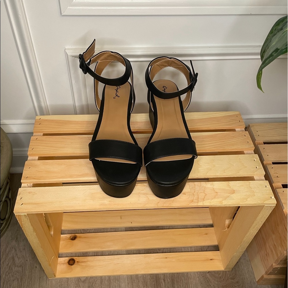 Black Platform Qupid Sandals